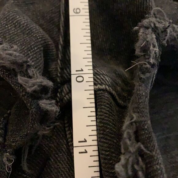 H&m black denim cut off shorts five pockets zipper front 2 inch inseam - Picture 9 of 9